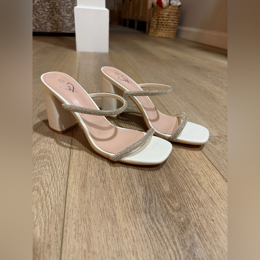 Women’s White Rhinestone Block Heel Sandals – Women’s 8.5 *BRAND NEW*